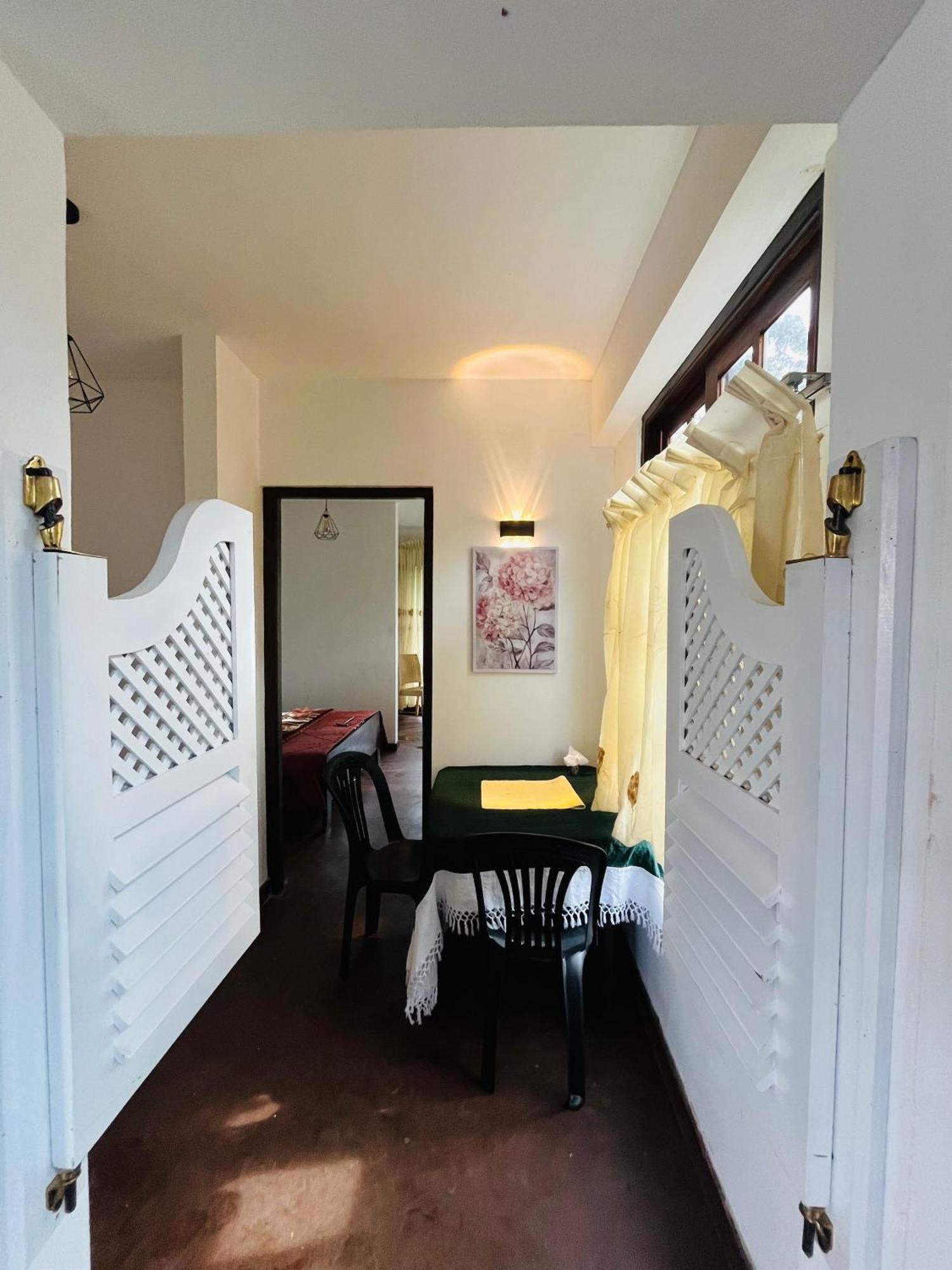 The Urban Hideout Apartment Нувара Елия Екстериор снимка